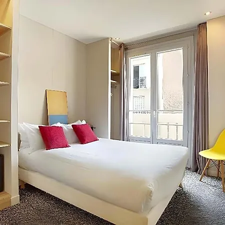 Auguste 3* Paris