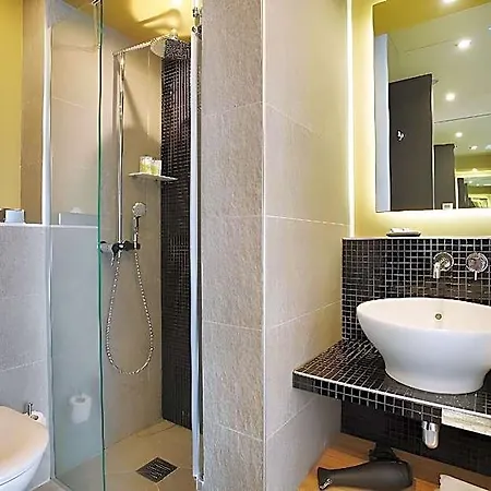 Auguste 3* Párizs