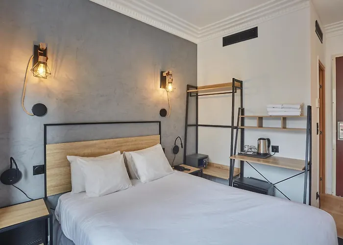 Auguste 3* Paris